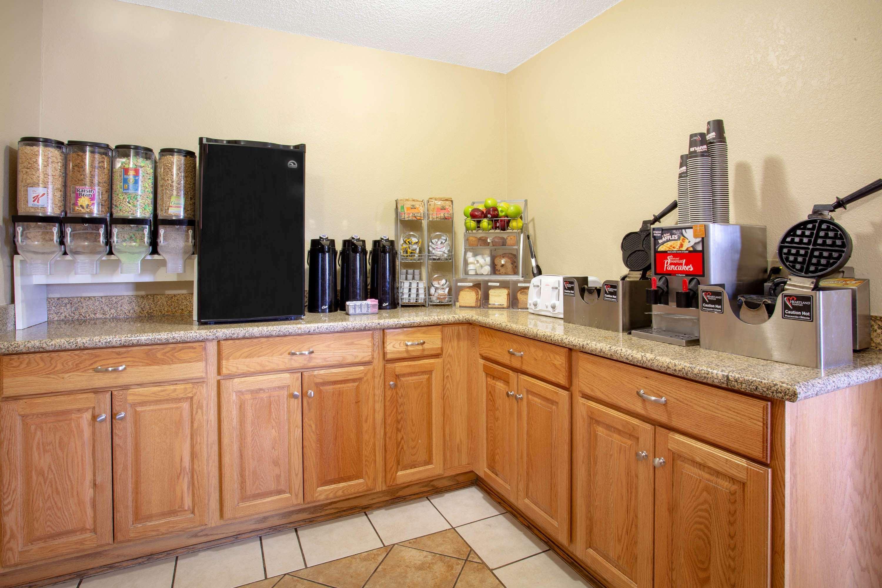 Super 8 By Wyndham Lewistown Hotel Buitenkant foto